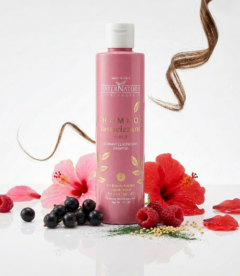 Sampon Elasticizant Eco-Bio pentru Par Ondulat 250 ml MaterNatura cu Extract de Coacaze Negre, Zmeura si Spirulina - Defineste Valurile, Ofera Volum Natural, Hidratare Intensa, Elasticitate, Anti-Frizz, Pentru Par Tip 2A 2B 2C
